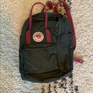 📦 moving sale Fjallraven backpack PLEASE READ